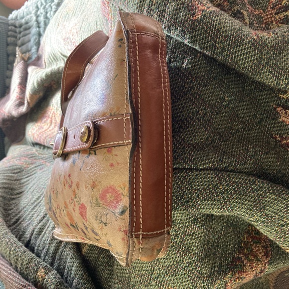 Patricia Nash Floral ‘Venezia Pouch’ Crossbody Bag - Picture 4 of 10